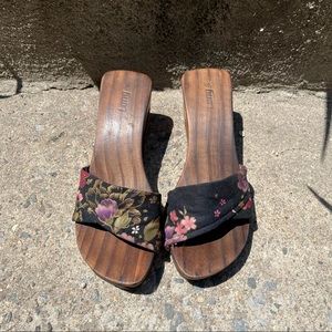 Wooden clog wedge sandal w/ cherry blossom fabric